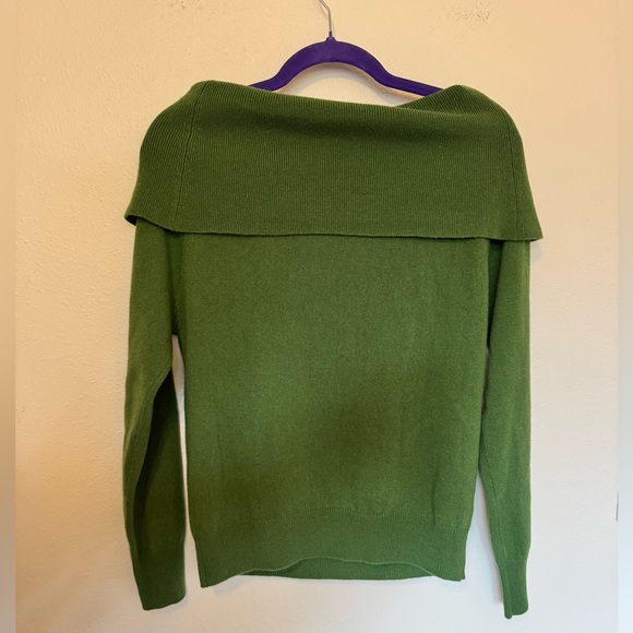 LIKE NEW Cashmere Project Green Off Shoulder Sweater Long Sleeve 100% Cashmere S - Picture 3 of 8